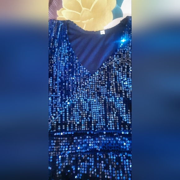 Women's Velvet V Neck Dress - Picture 7 of 7